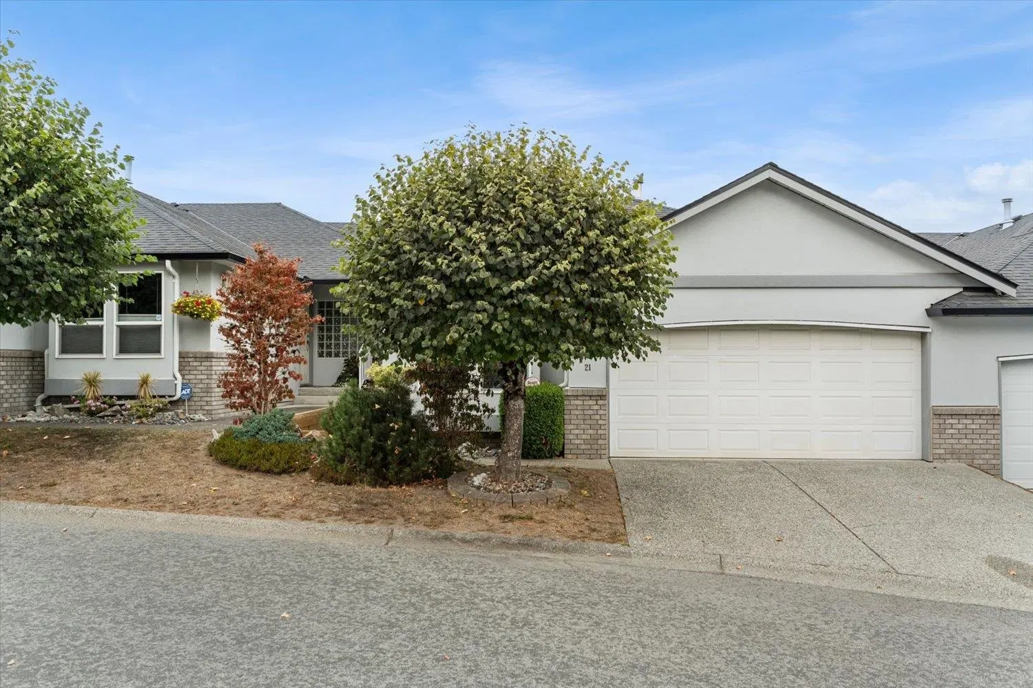 Photo 1 of 40 at #21 – 3902 Latimer Street