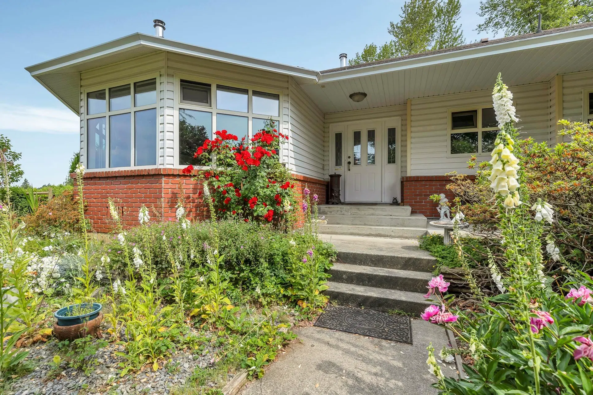 Photo 4 of 39 at 33470 Ihles Avenue
