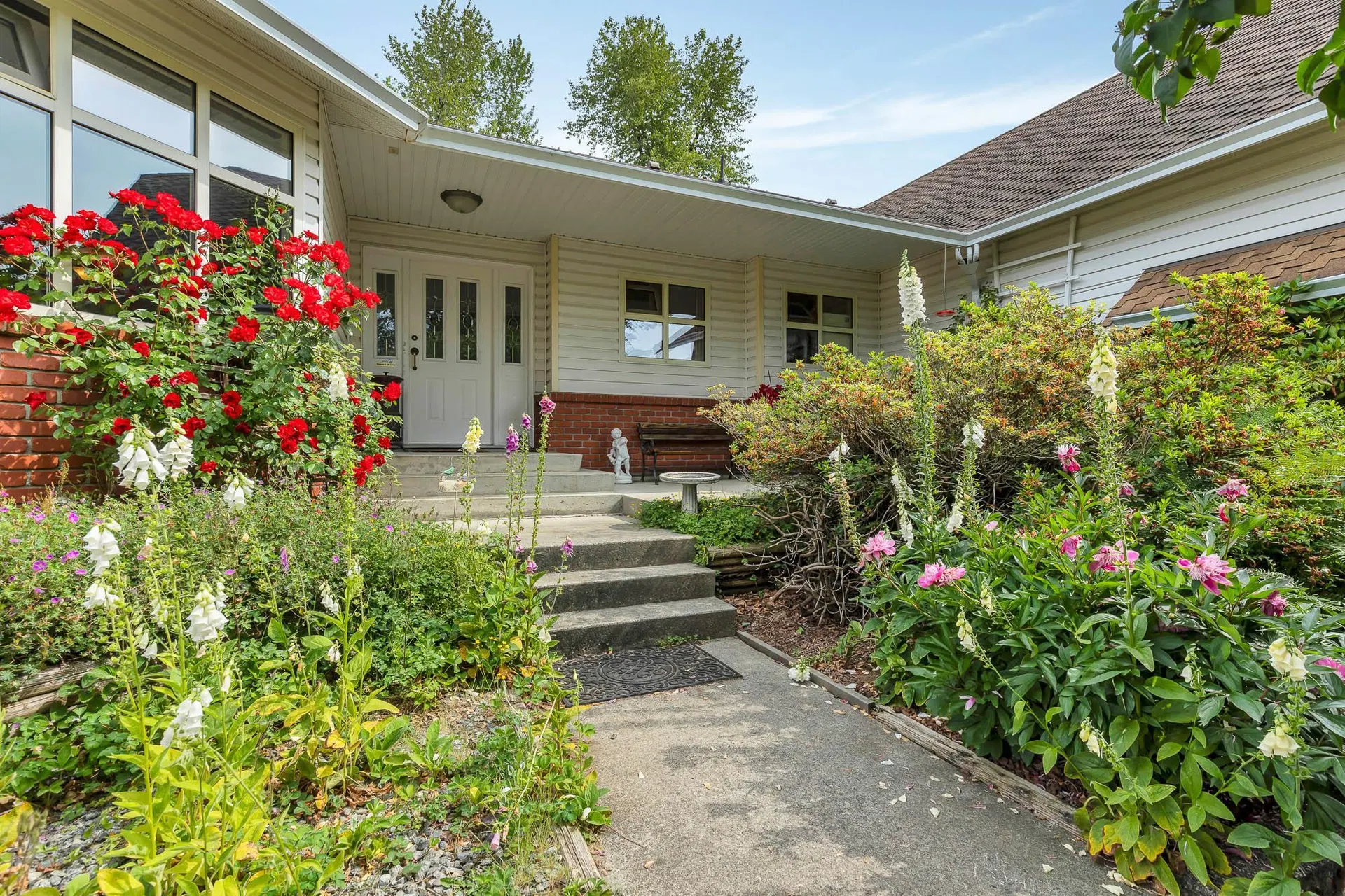 Photo 5 of 39 at 33470 Ihles Avenue
