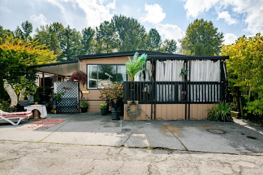Photo 2 of 40 at #305 – 201 Cayer Street