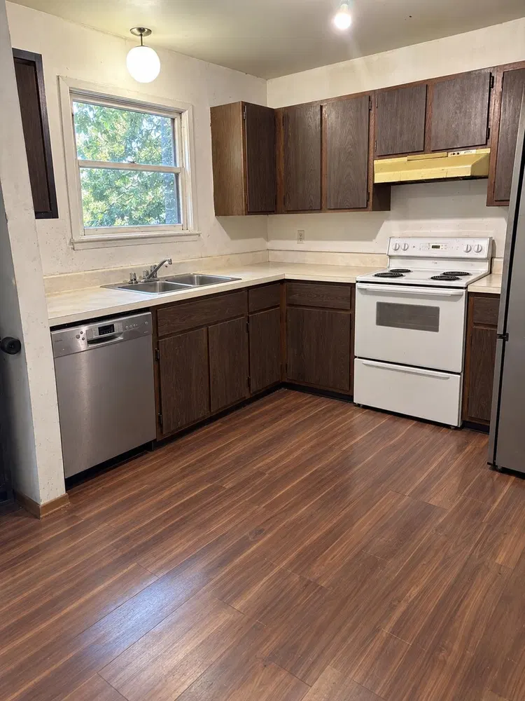 Photo 5 of 23 at 12138 Faber Crescent