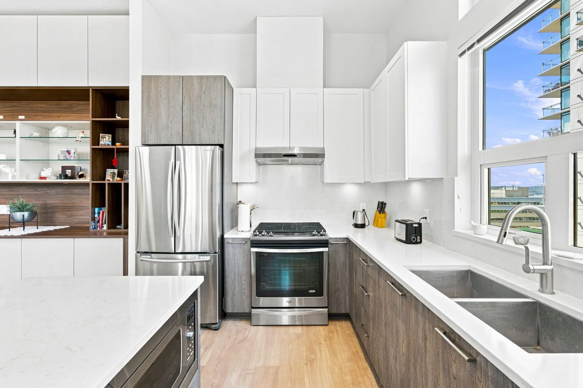 Photo 4 of 40 at #606 – 123 W 1st Street