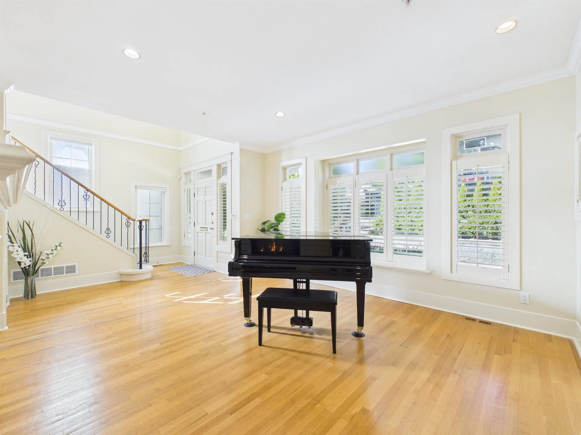 Photo 2 of 40 at 4420 Collingwood Street