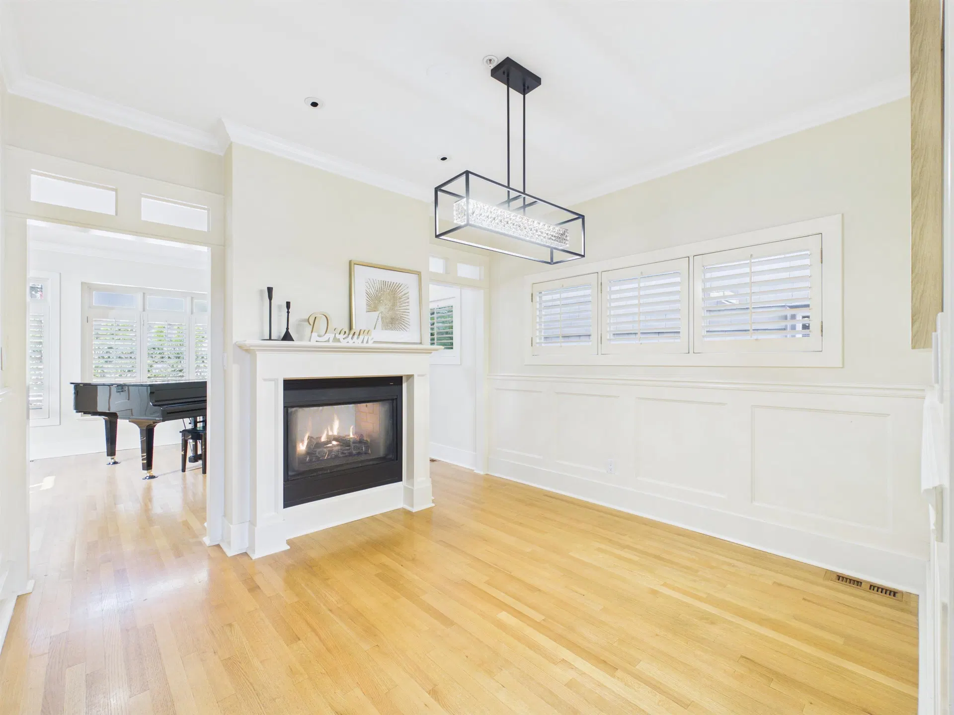 Photo 4 of 40 at 4420 Collingwood Street