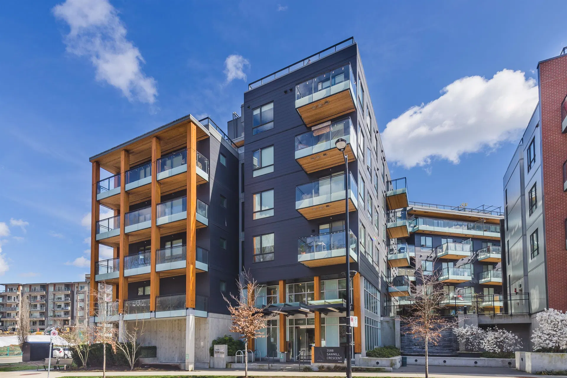 #413 – 3588 Sawmill Crescent