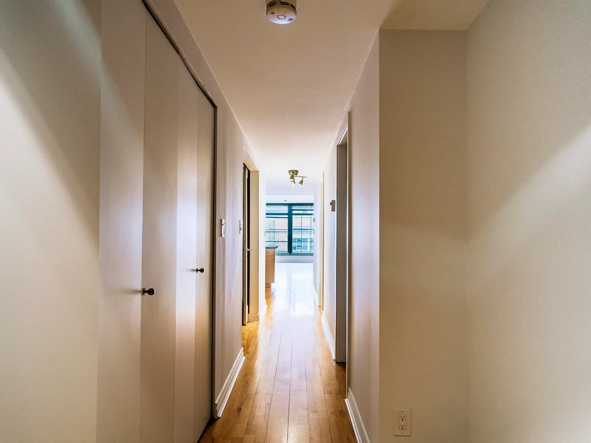 Photo 4 of 28 at #403 – 1155 Mainland Street