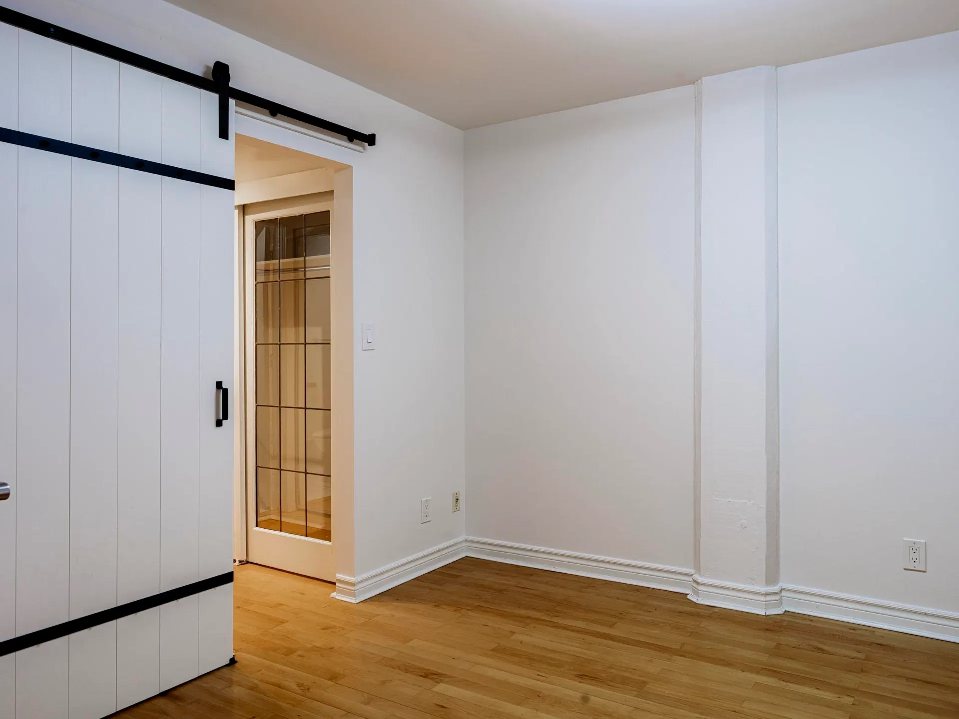Photo 5 of 28 at #403 – 1155 Mainland Street