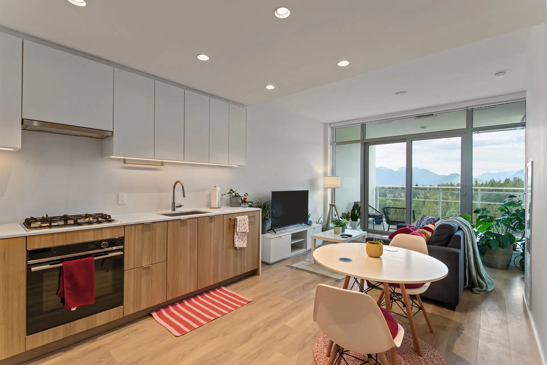 Photo 2 of 21 at #1707 – 505 Nelson Street