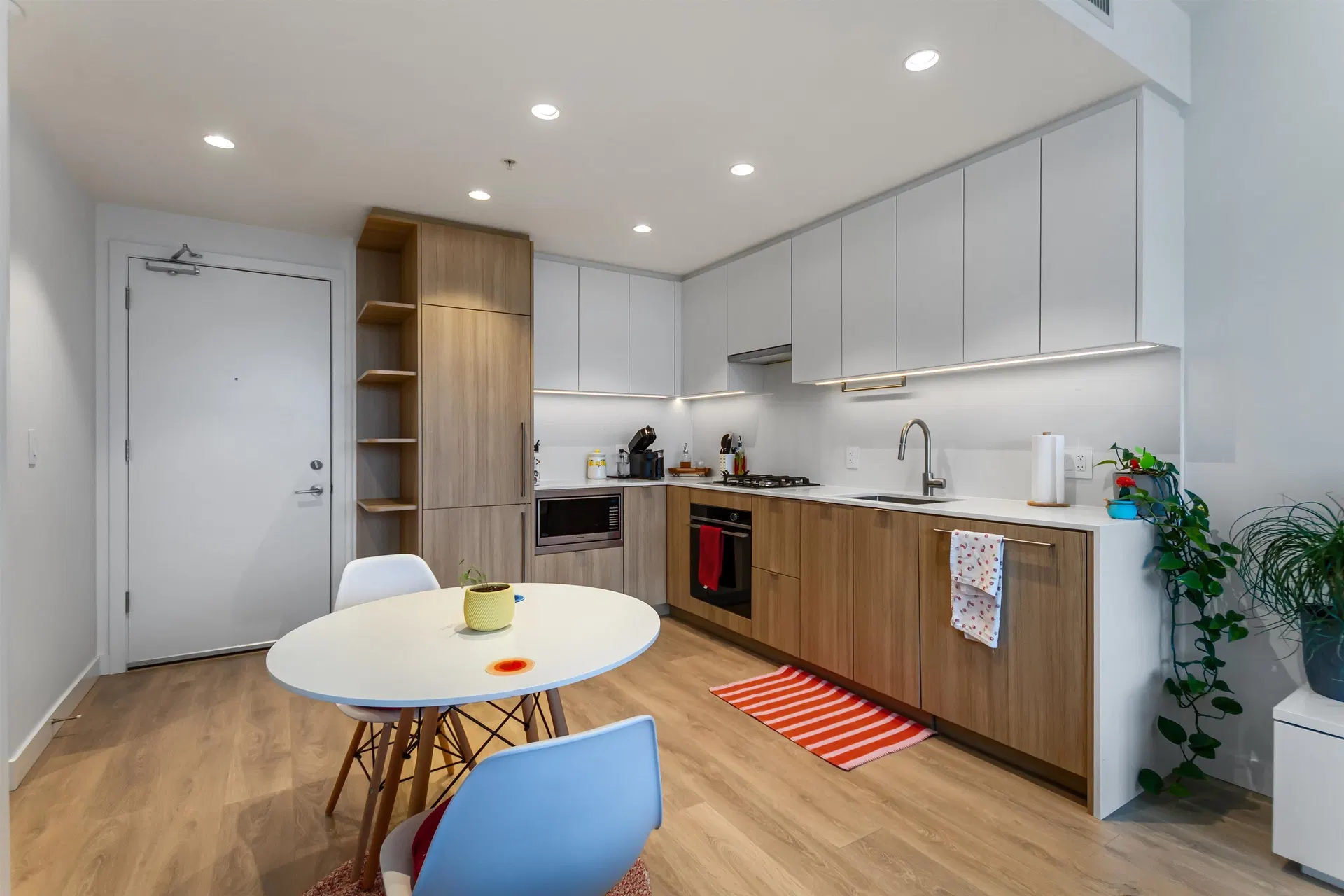 Photo 5 of 21 at #1707 – 505 Nelson Street