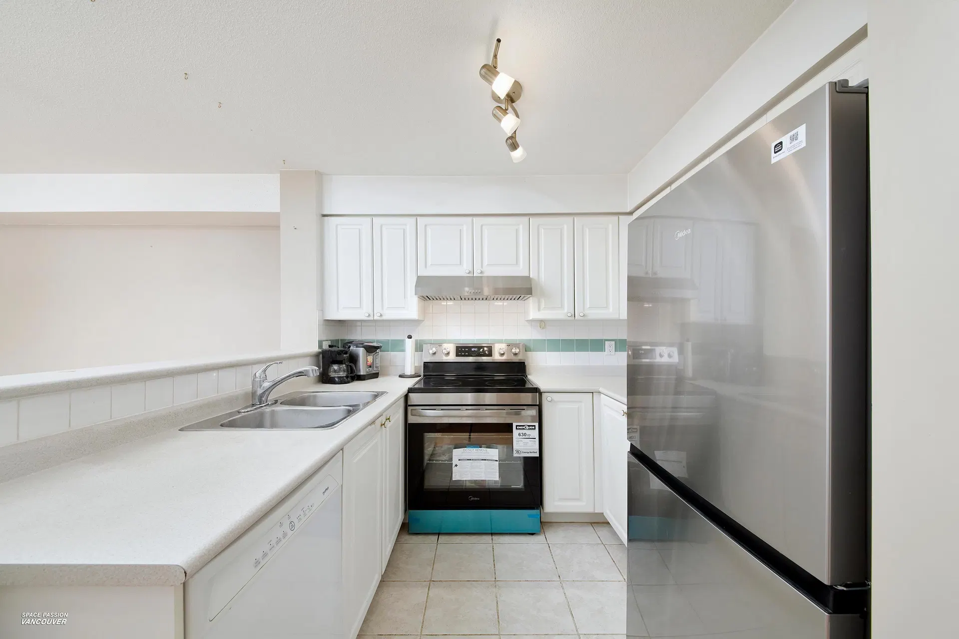 Photo 5 of 24 at #301 – 8989 Hudson Street