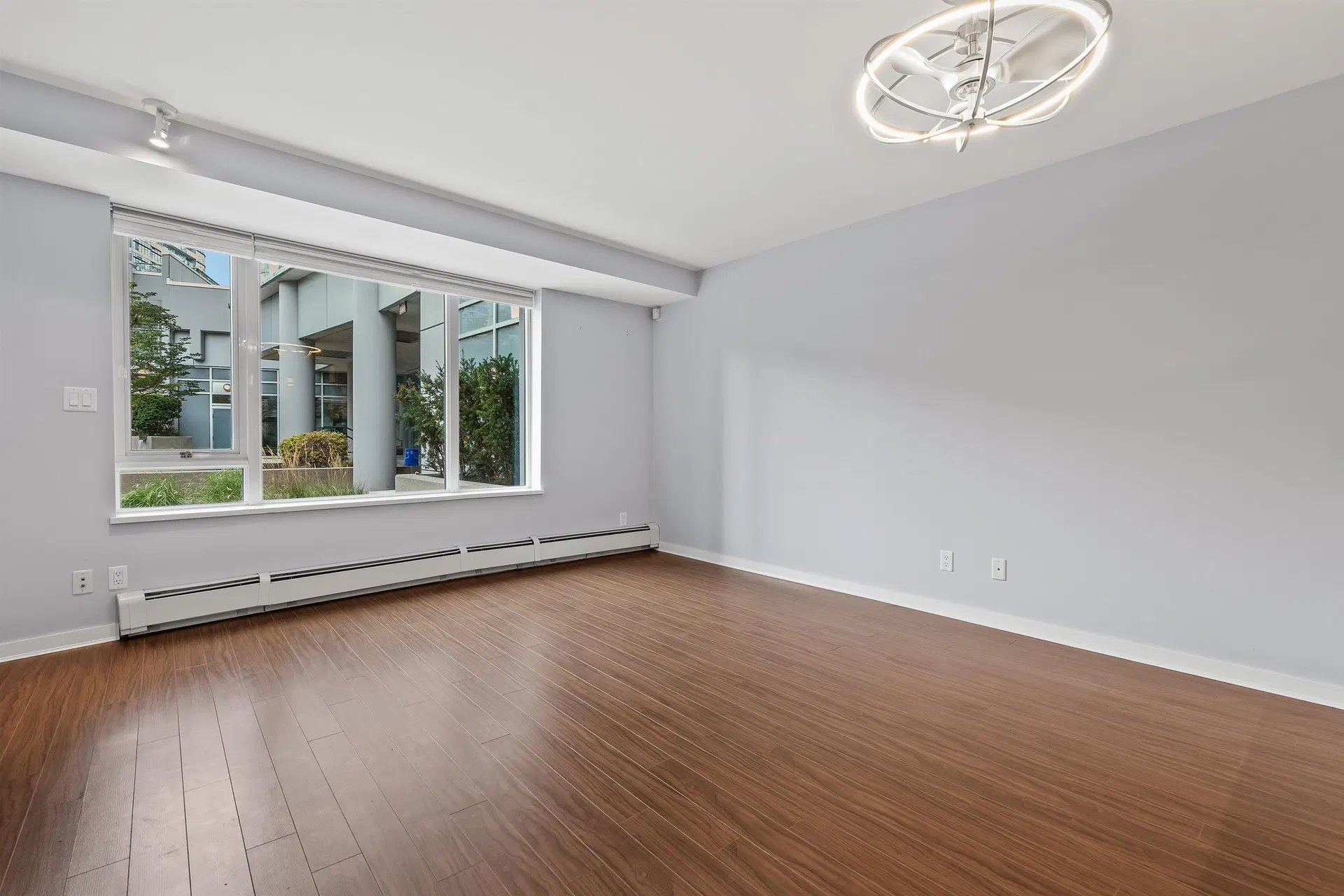 Photo 4 of 32 at #221 – 188 Keefer Place