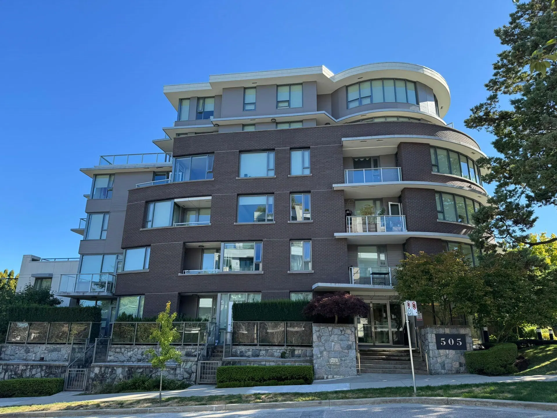 #202 – 505 30th Avenue