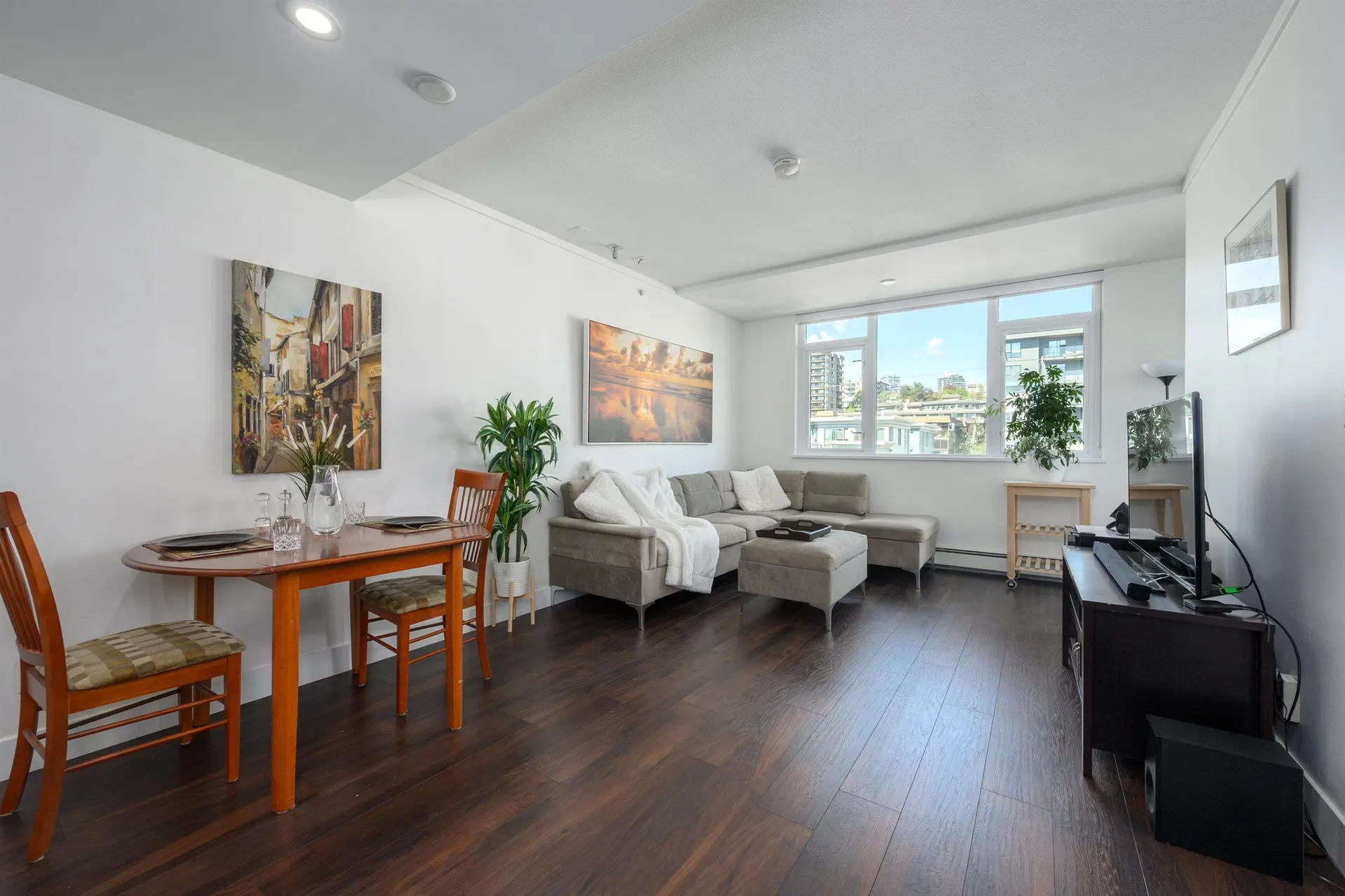 Photo 2 of 40 at #504 – 131 E 3rd Street