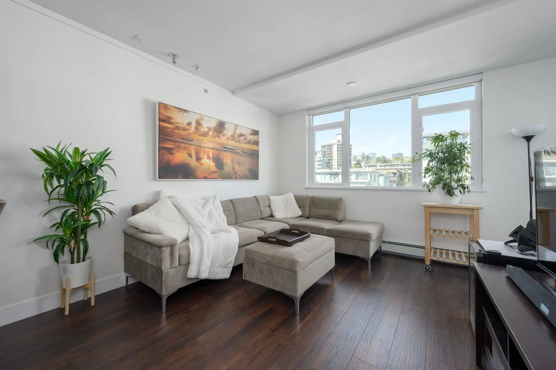 Photo 3 of 40 at #504 – 131 E 3rd Street