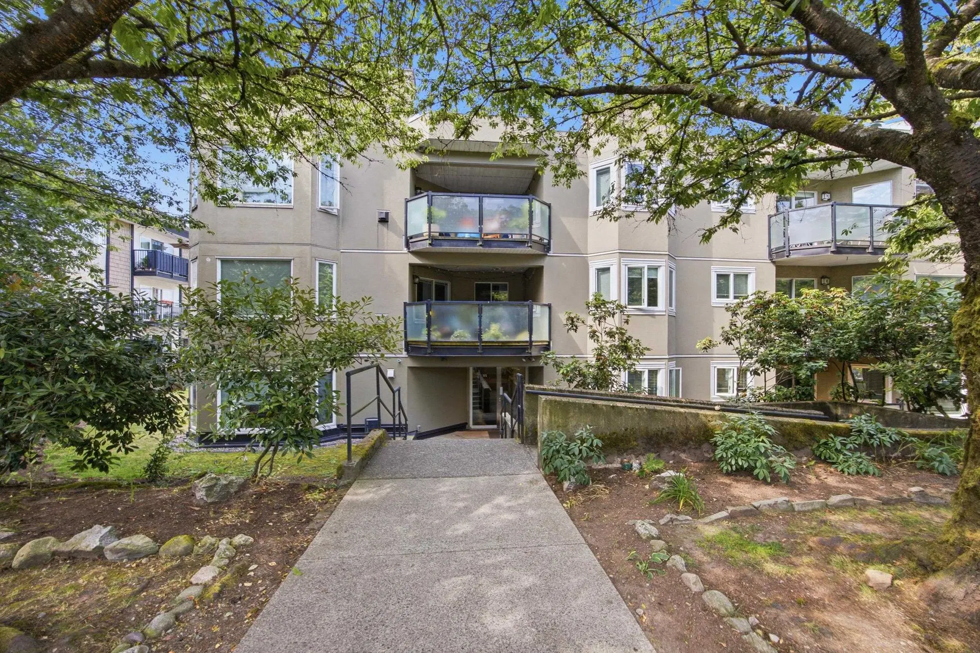 Photo 2 of 27 at #101 – 175 W 4th Street
