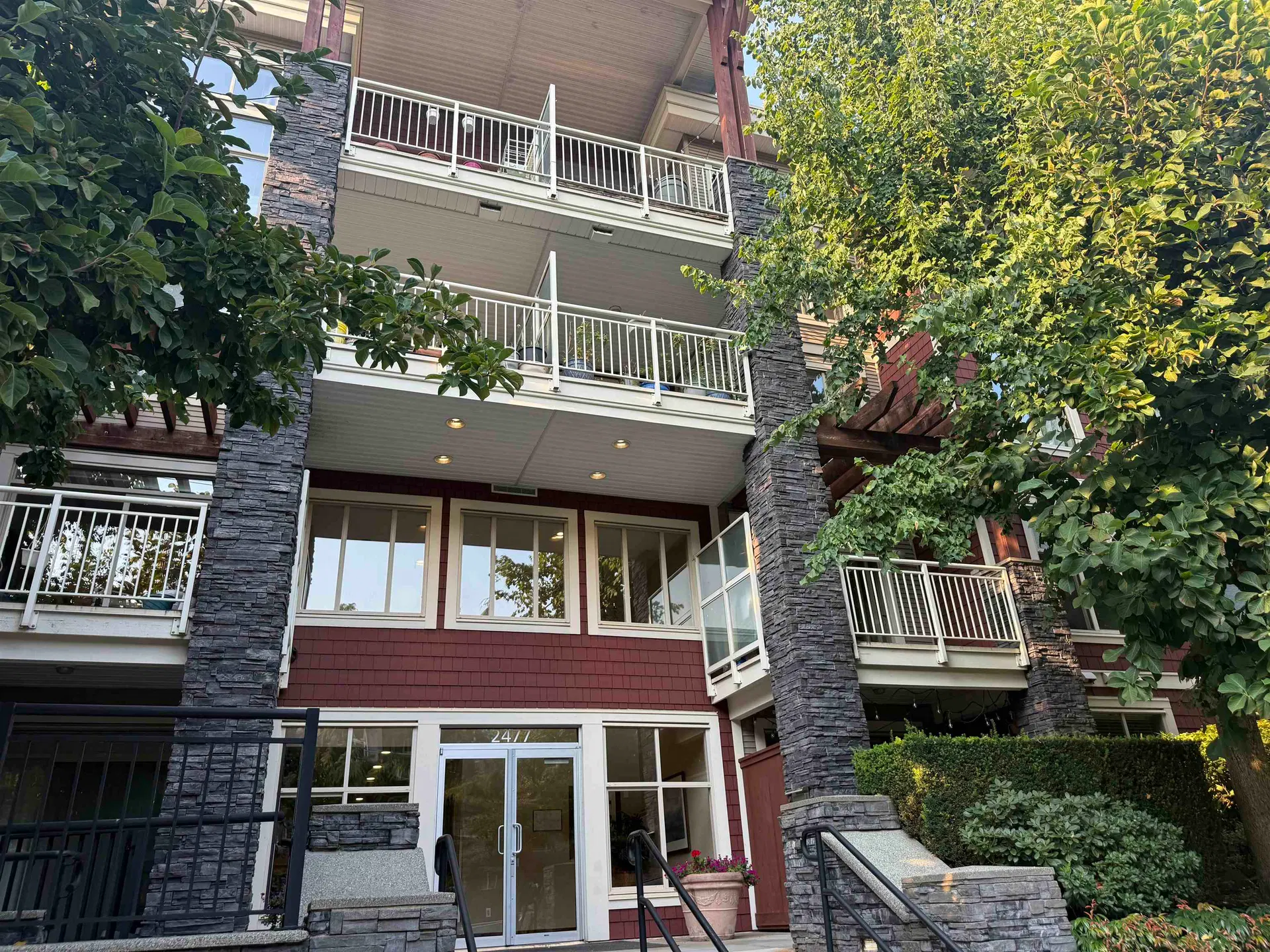 #218 – 2477 Kelly Avenue