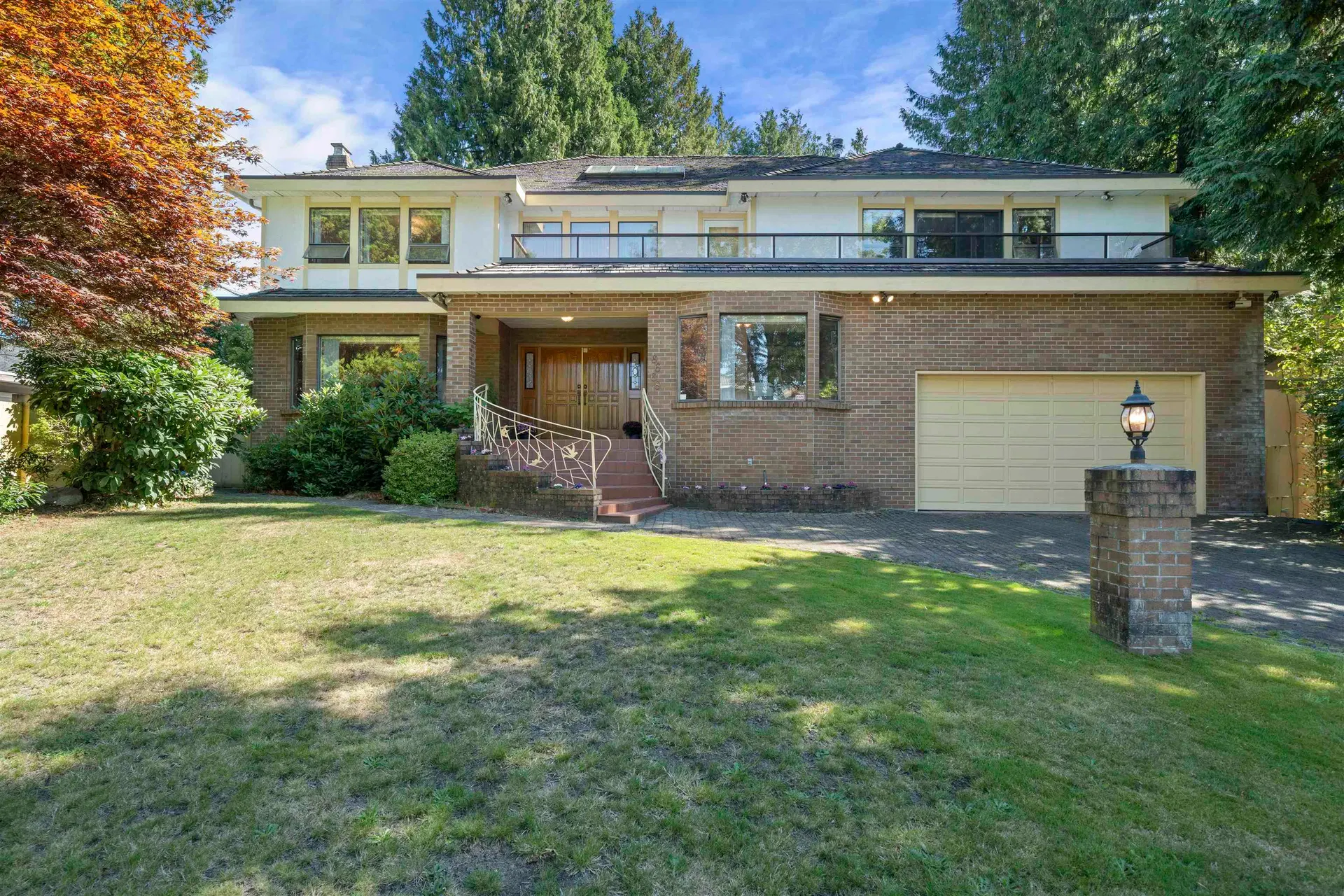 Photo 1 of 27 at 6668 Selkirk Street