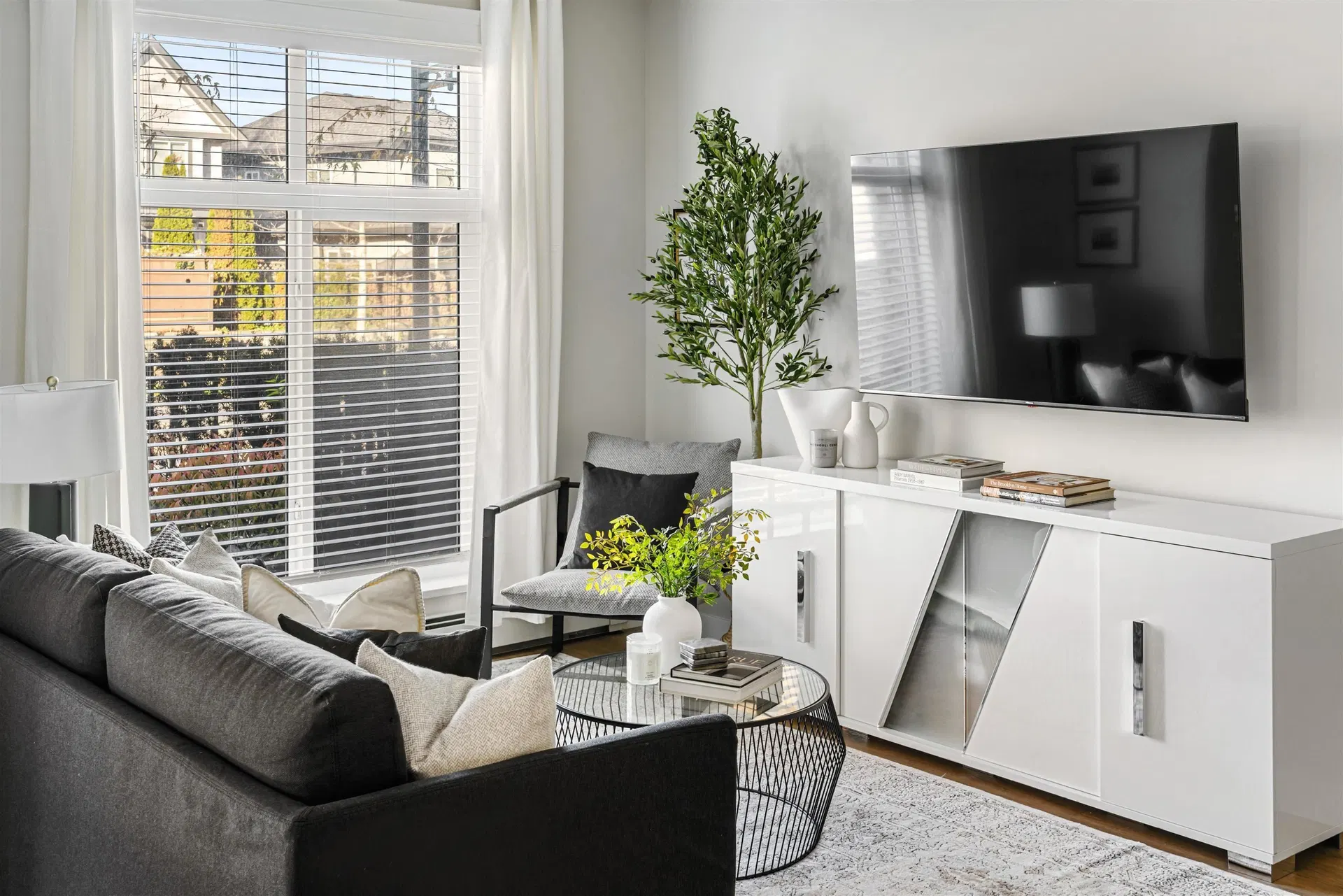 Photo 3 of 11 at #501 – 11035 Ravine Road