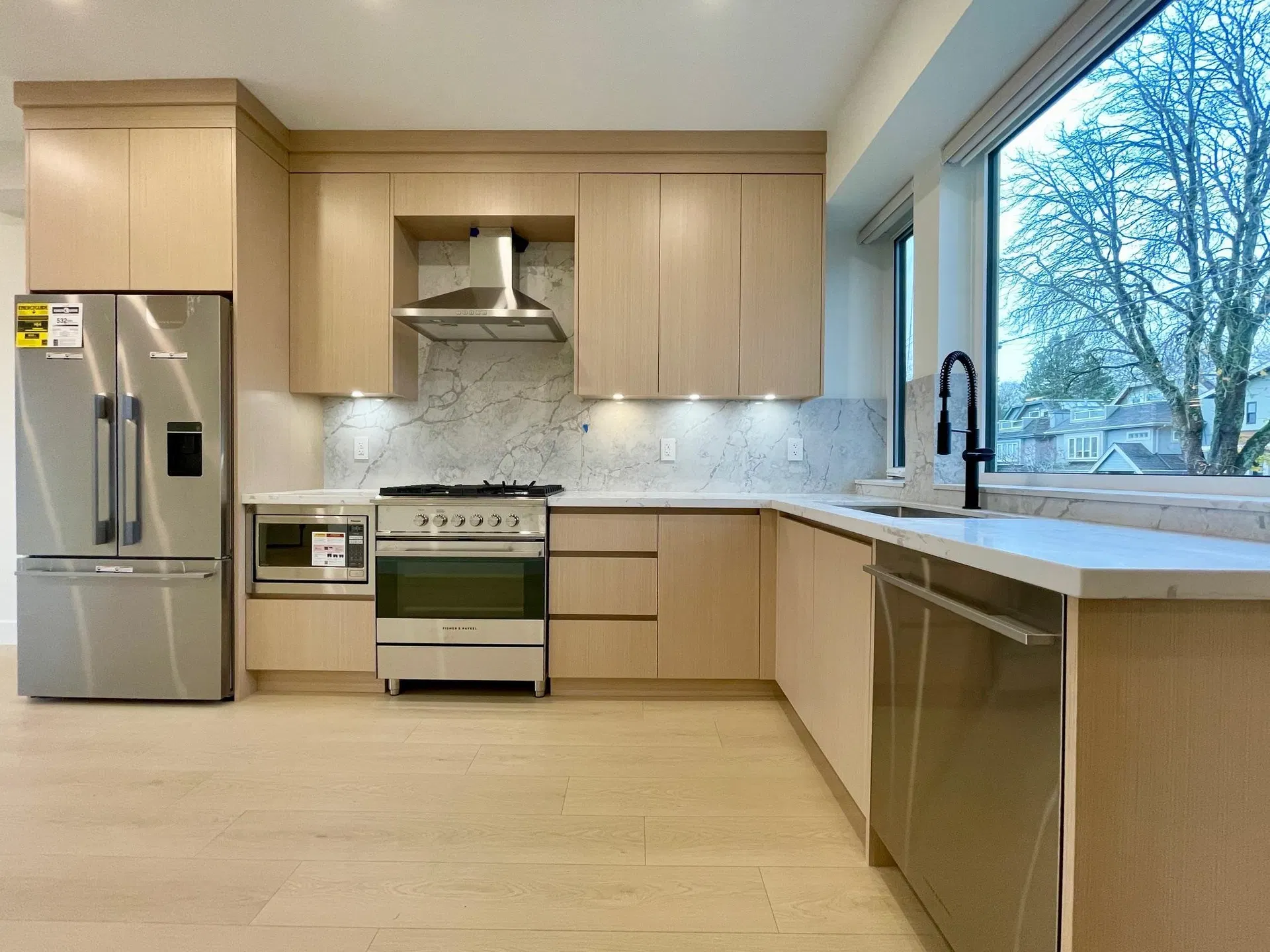 Photo 4 of 12 at 162 E 43rd Avenue