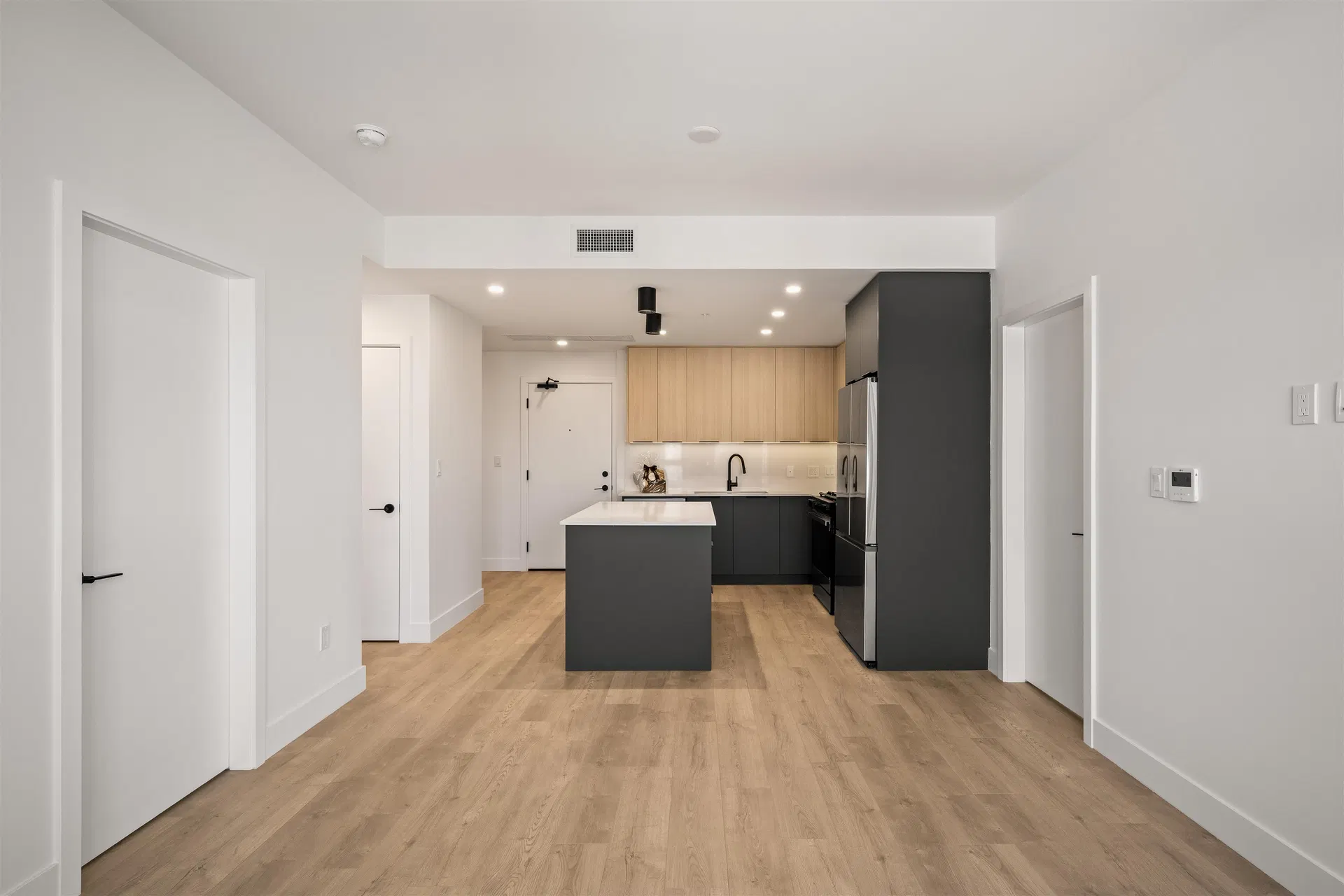 Photo 5 of 26 at #603 – 111 Buller Street