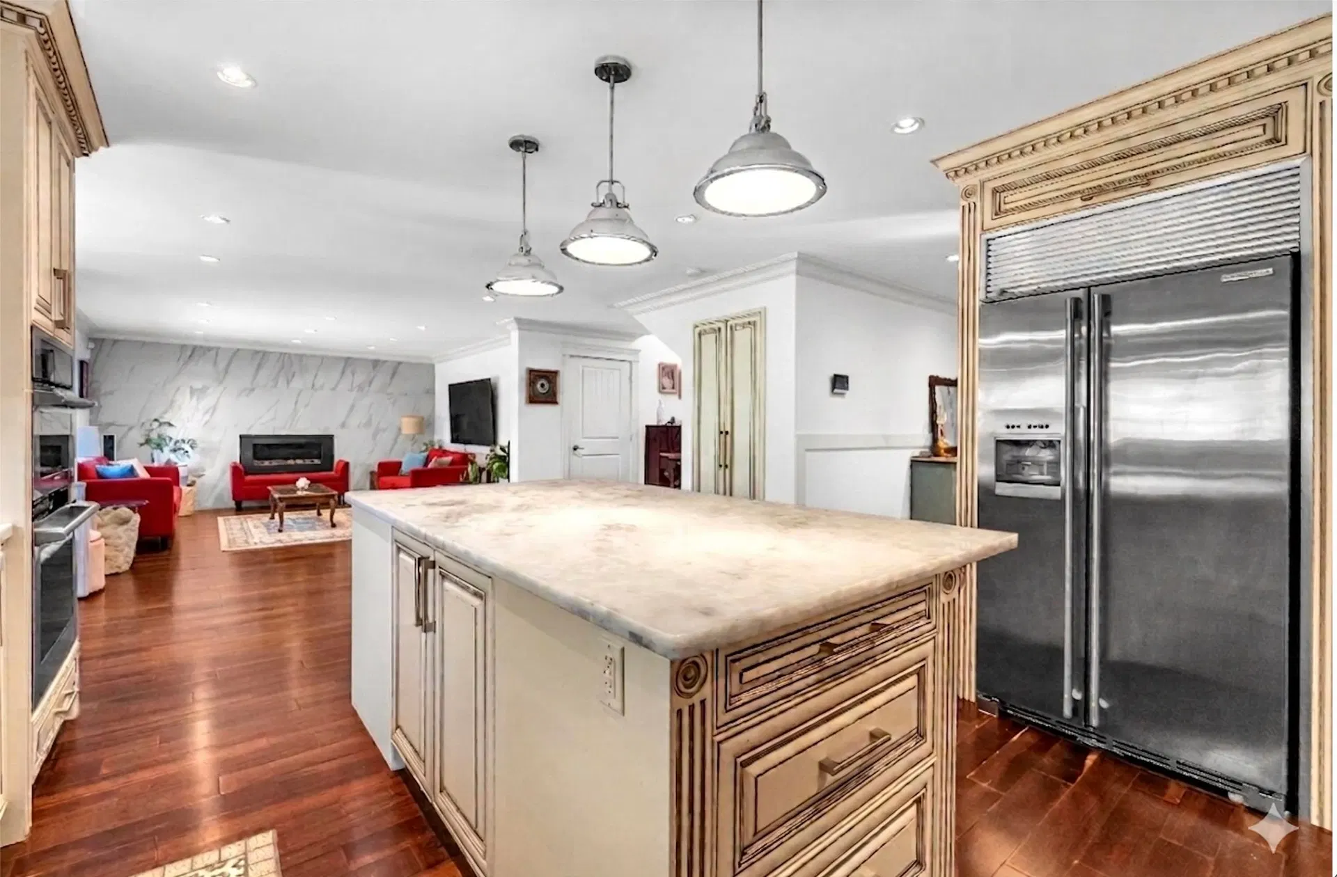 Photo 4 of 22 at 3263 Norwood Avenue