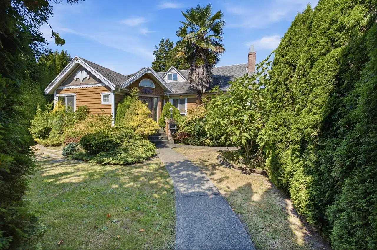 55 King Edward Avenue