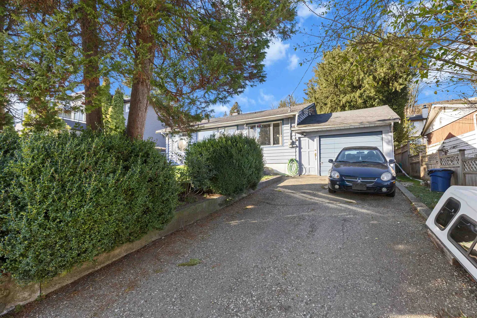 Photo 2 of 29 at 32739 Fraser Crescent