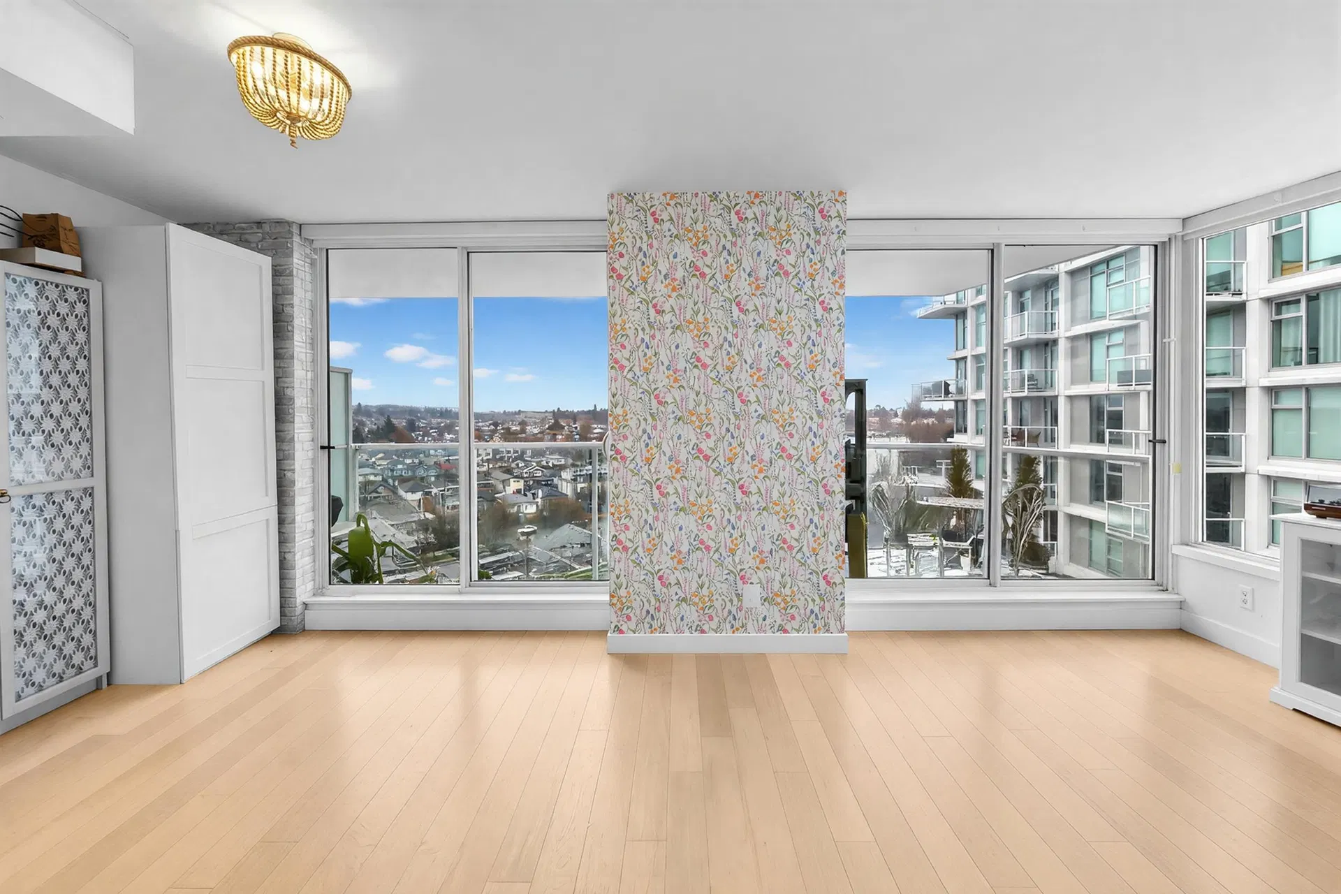 Photo 2 of 38 at #1510 – 2220 Kingsway