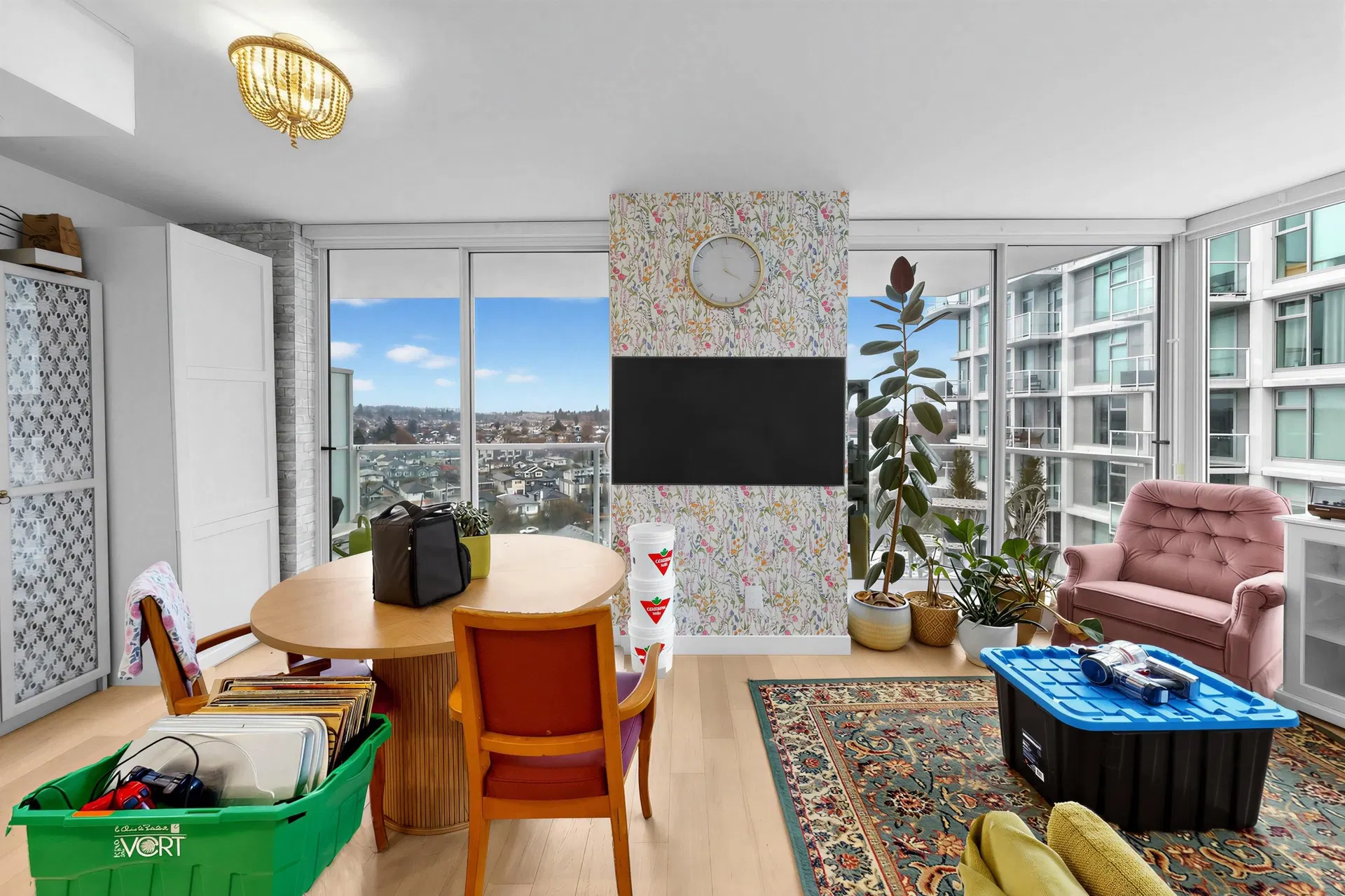 Photo 3 of 38 at #1510 – 2220 Kingsway