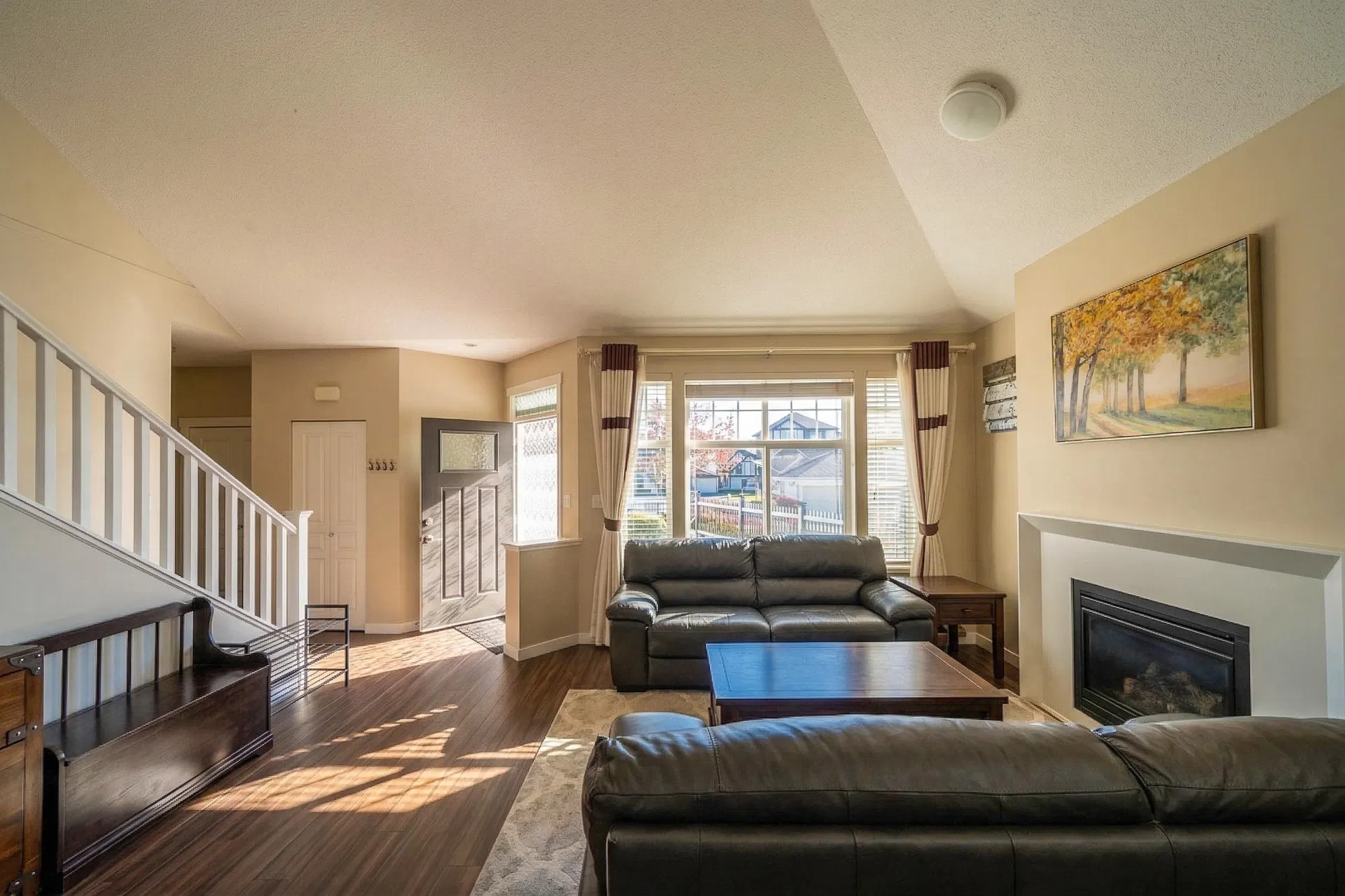 Photo 3 of 39 at #36 – 10500 Delsom Crescent