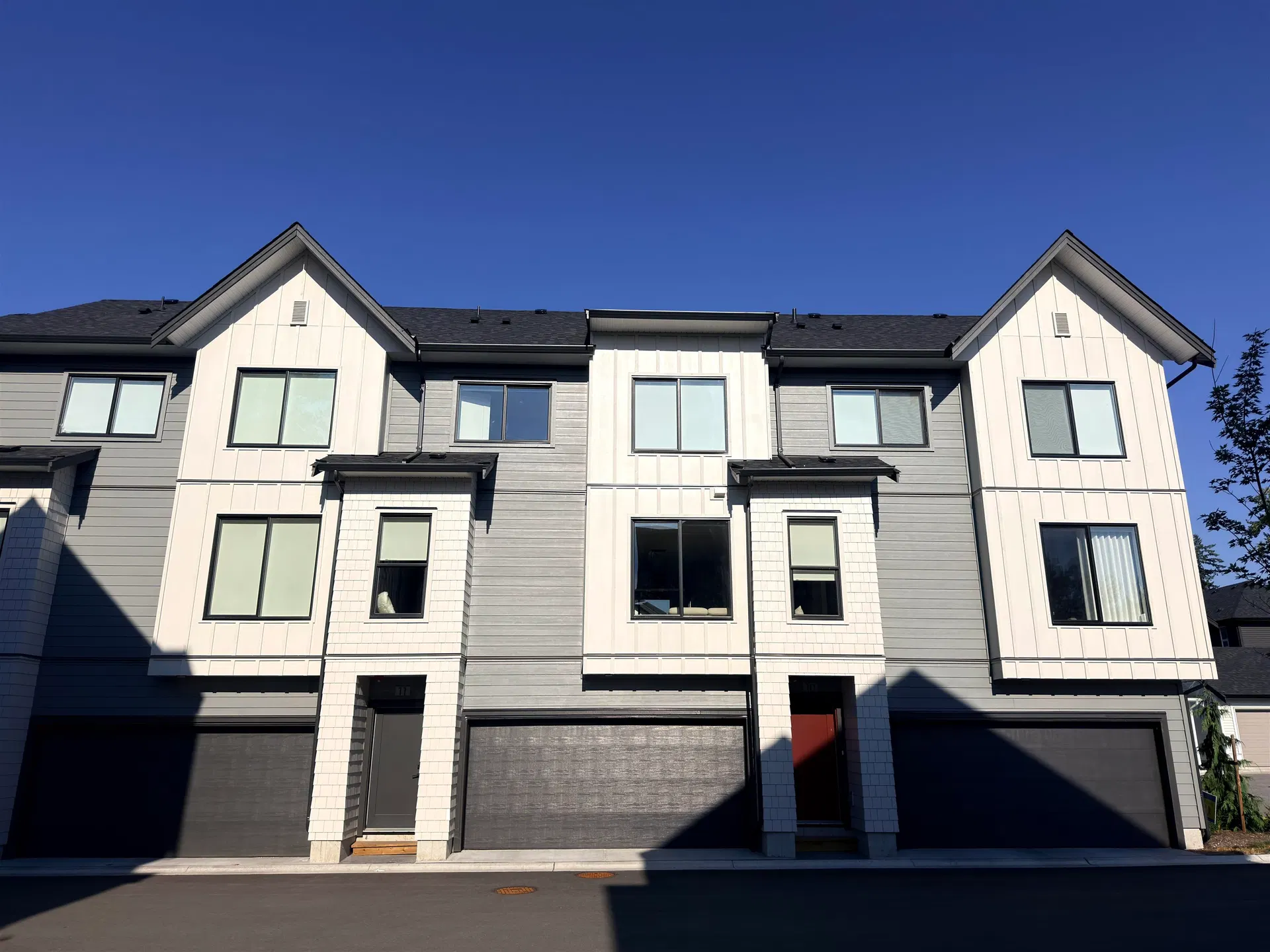 Photo 3 of 23 at #11 – 7762 203 Street