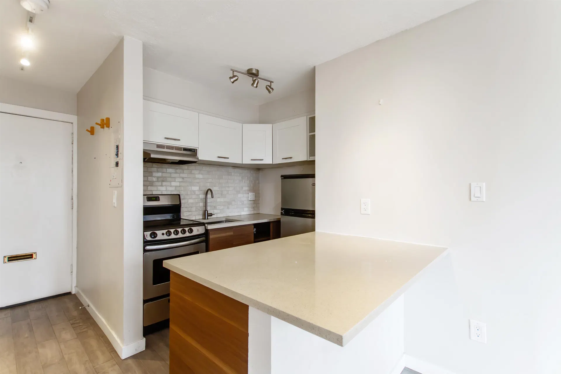 Photo 2 of 20 at #308 – 1250 Burnaby Street
