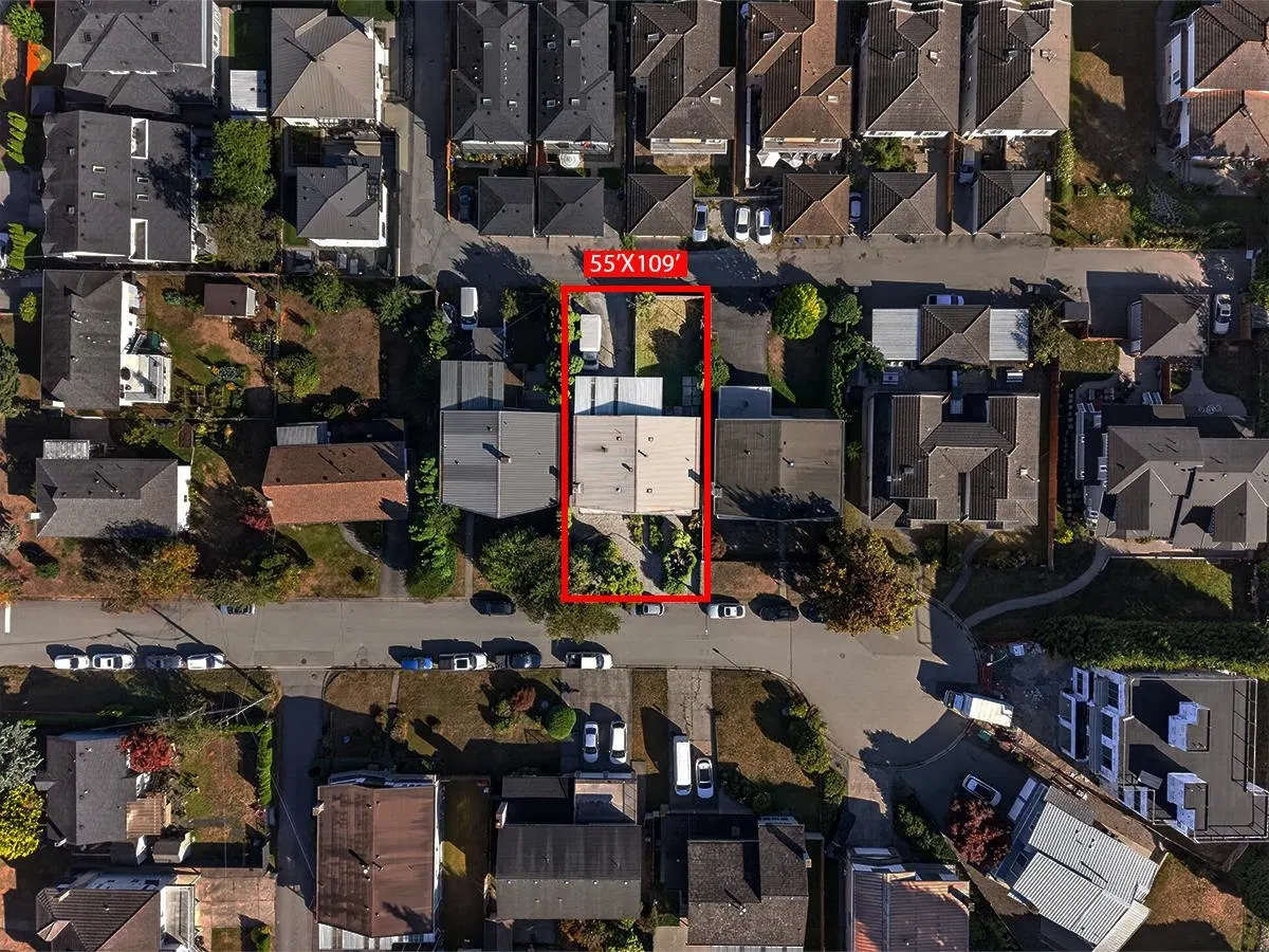 Photo 3 of 12 at 5275 Schou Street
