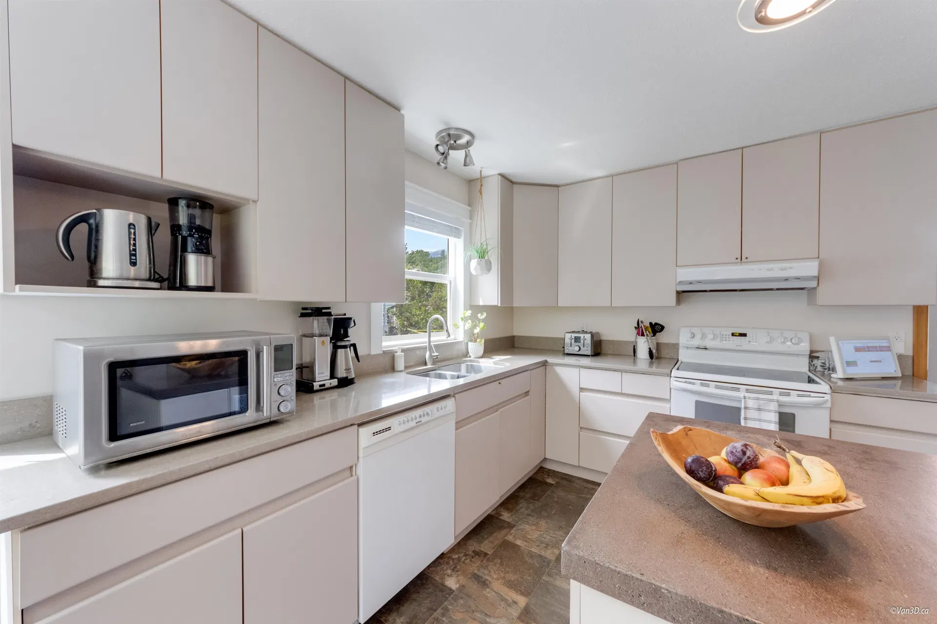 Photo 2 of 40 at 38582 Westway Avenue