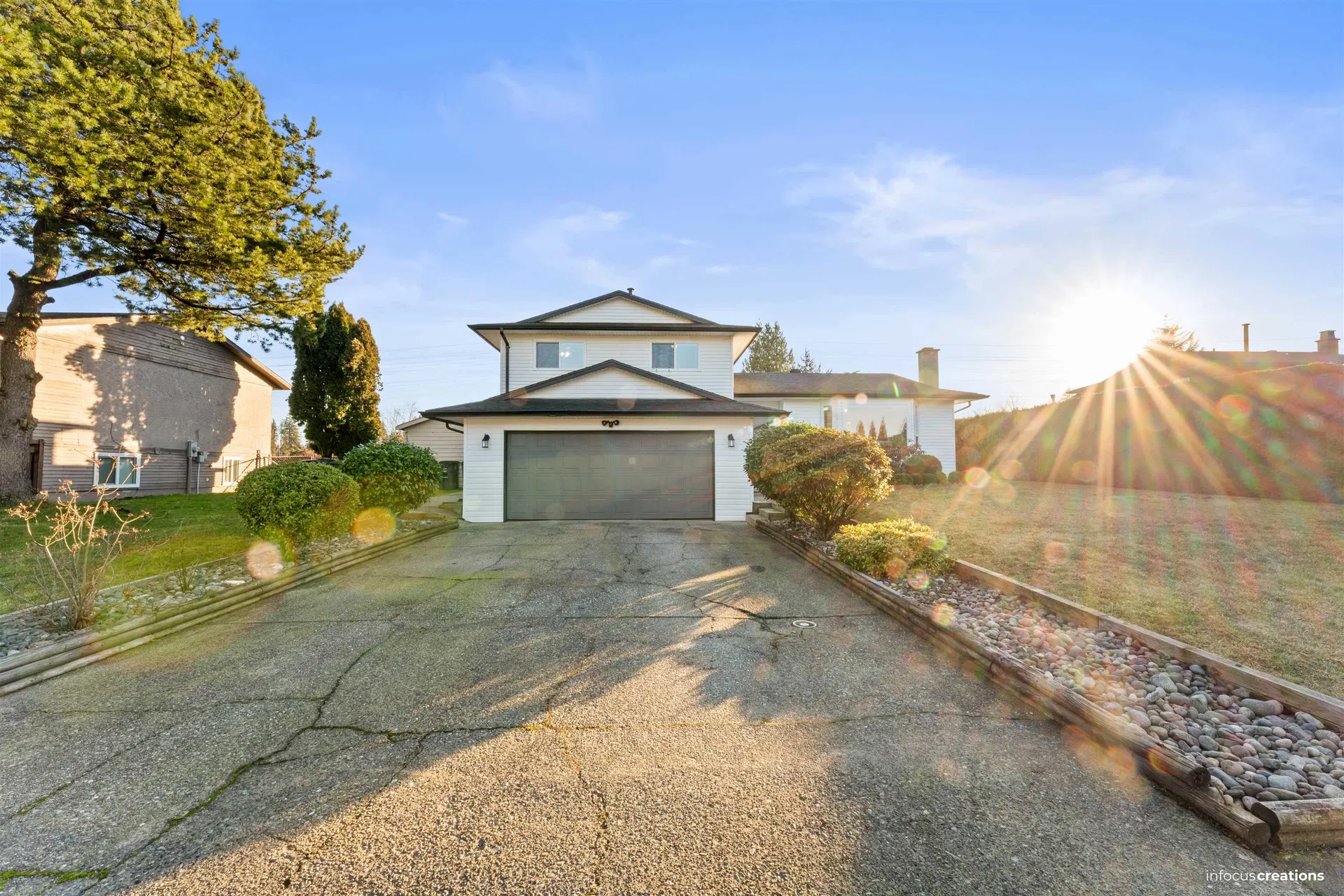 Photo 1 of 23 at 15796 95a Avenue