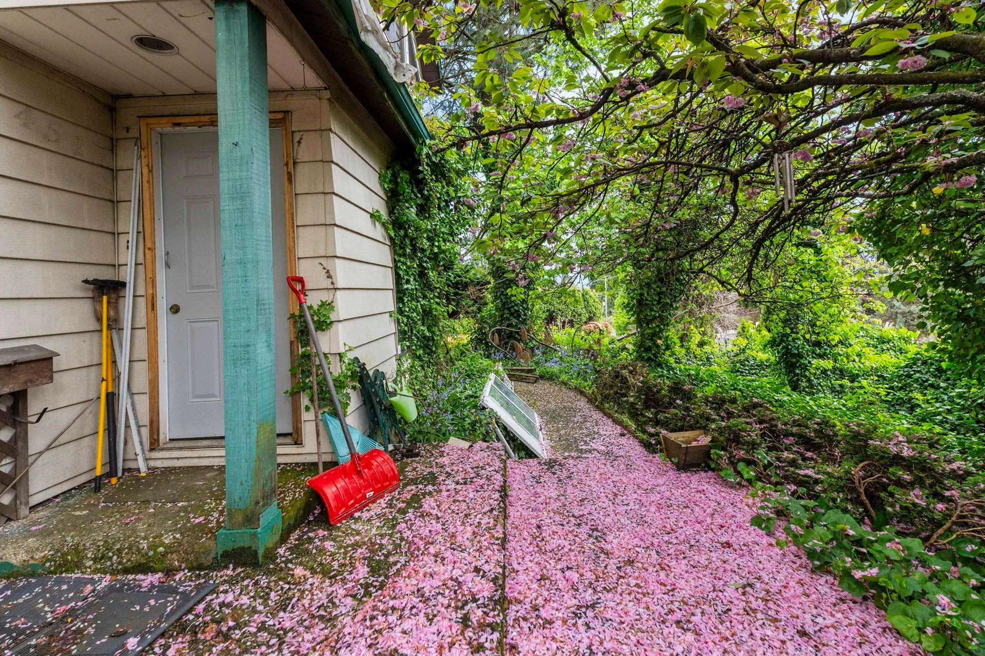 Photo 4 of 19 at 451 E Eighth Avenue
