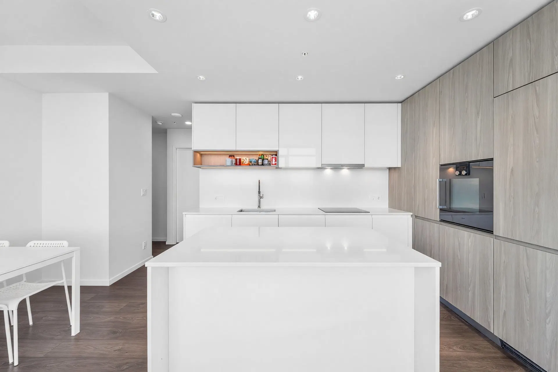 Photo 5 of 37 at #902 – 6808 Minoru Boulevard