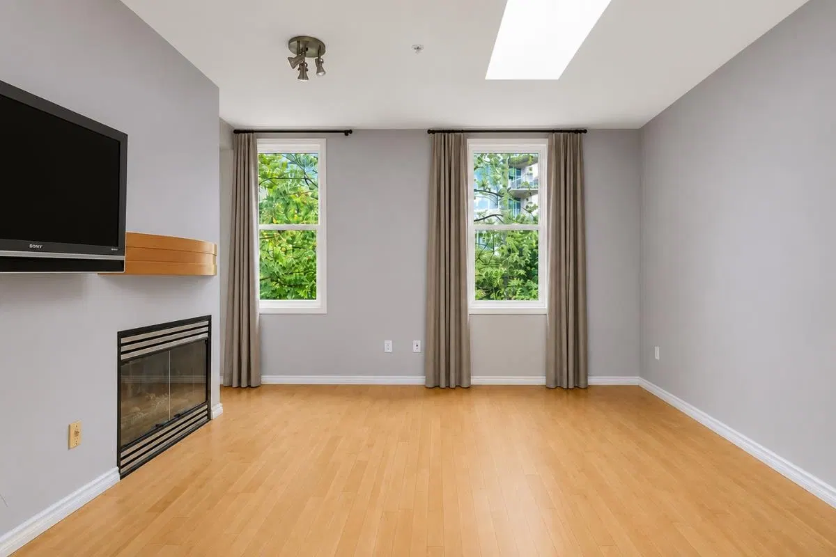 Photo 4 of 29 at #103 – 108 W Esplanade