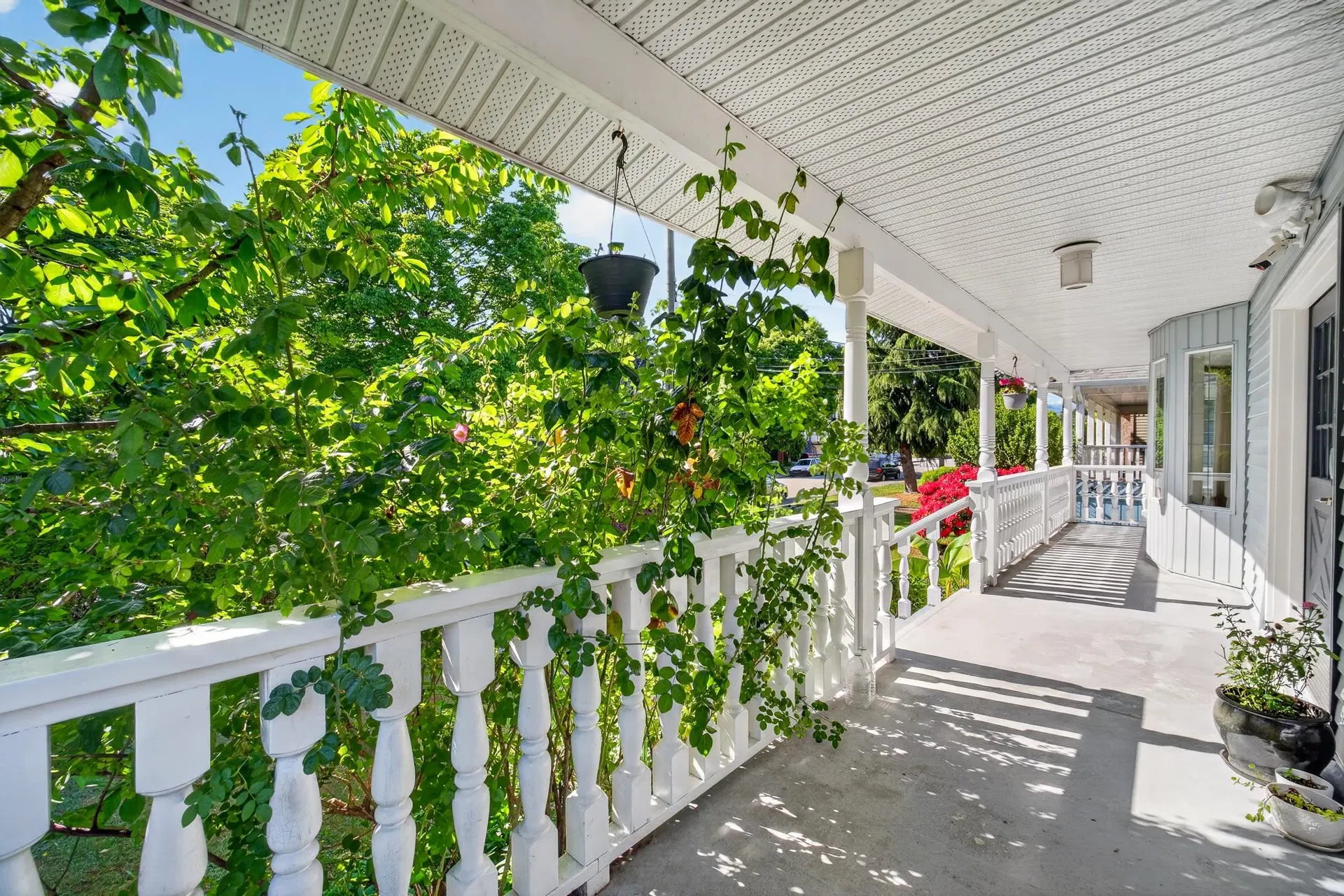 Photo 3 of 38 at 4460 Atlee Avenue