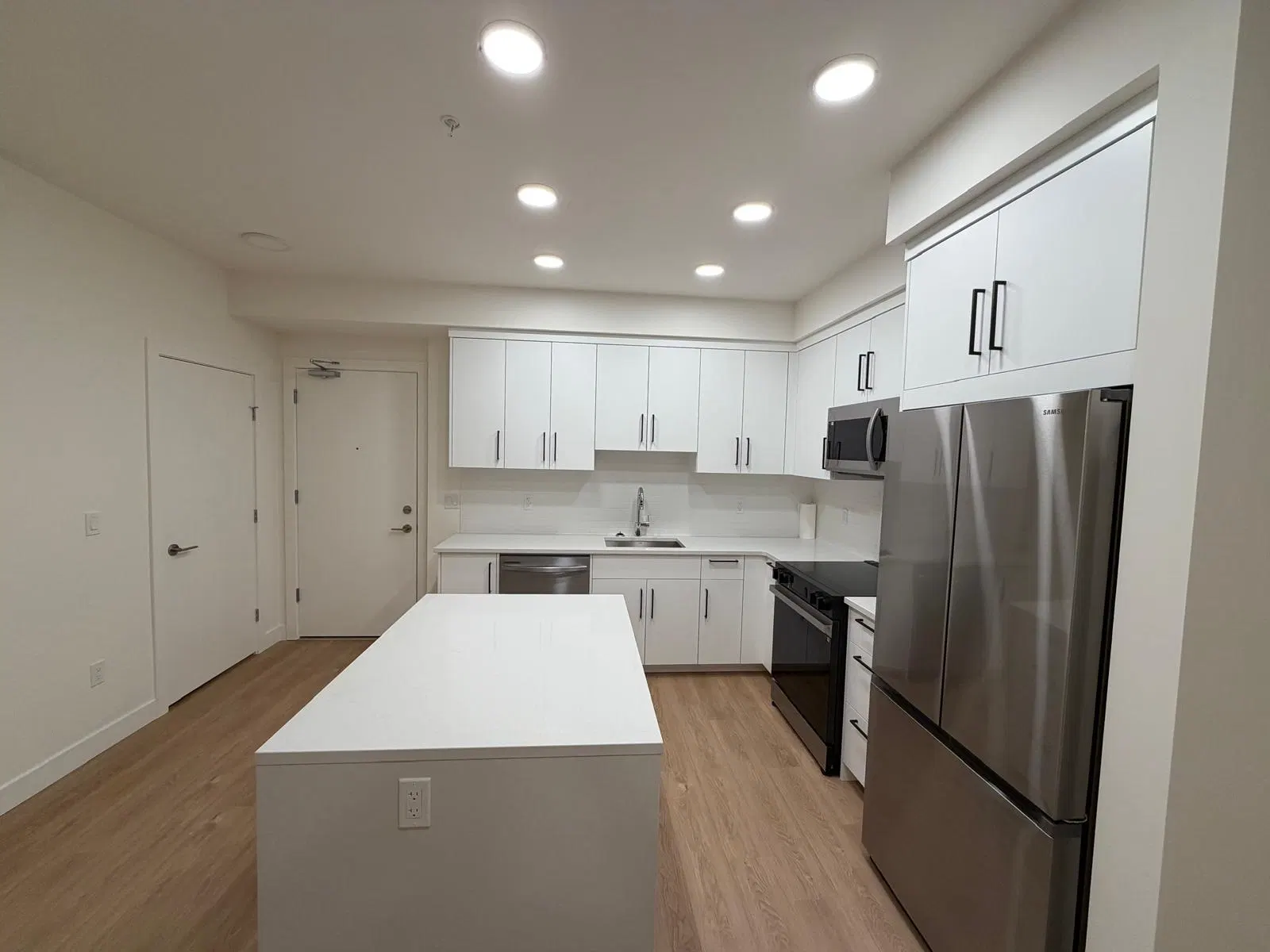 Photo 2 of 13 at #309 – 33816 South Fraser Way