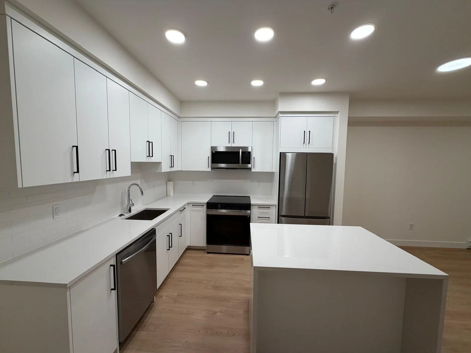 Photo 3 of 13 at #309 – 33816 South Fraser Way