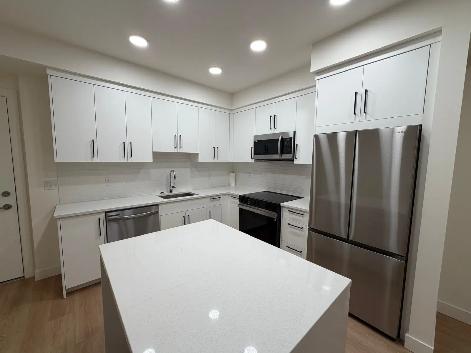 Photo 4 of 13 at #309 – 33816 South Fraser Way
