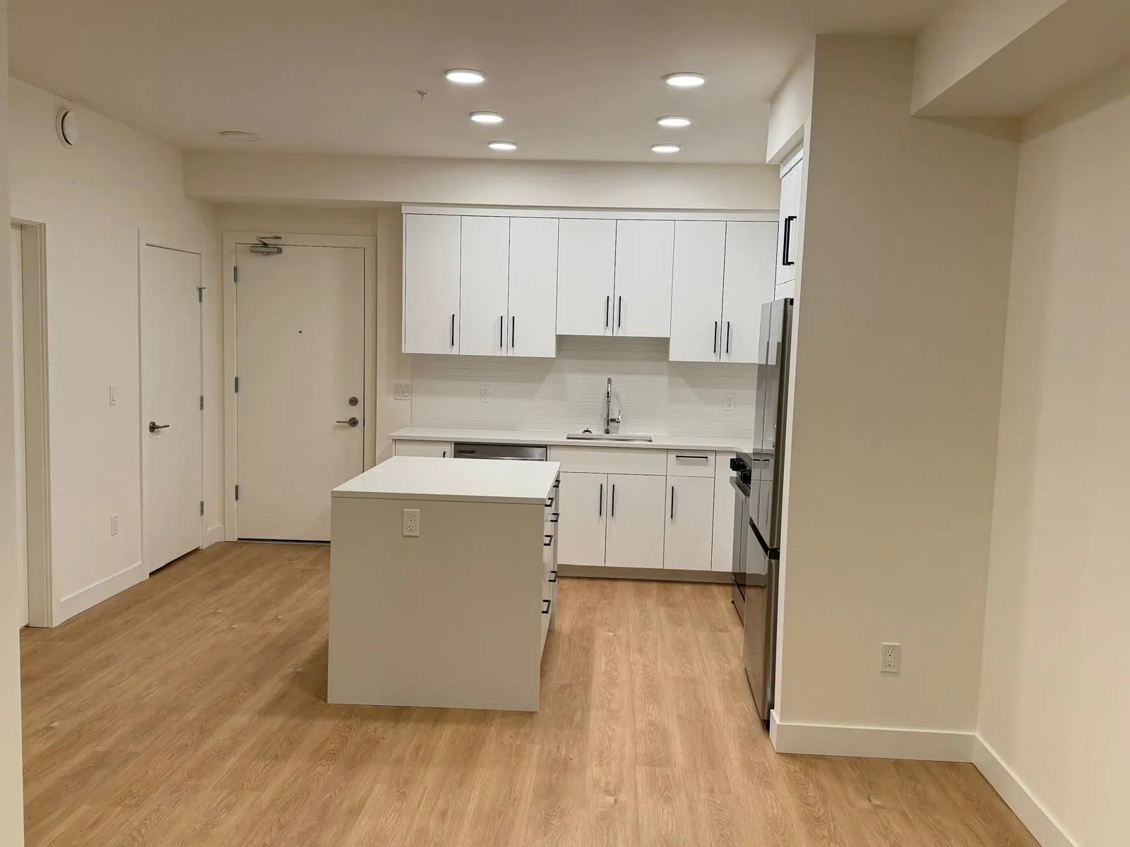 Photo 5 of 13 at #309 – 33816 South Fraser Way