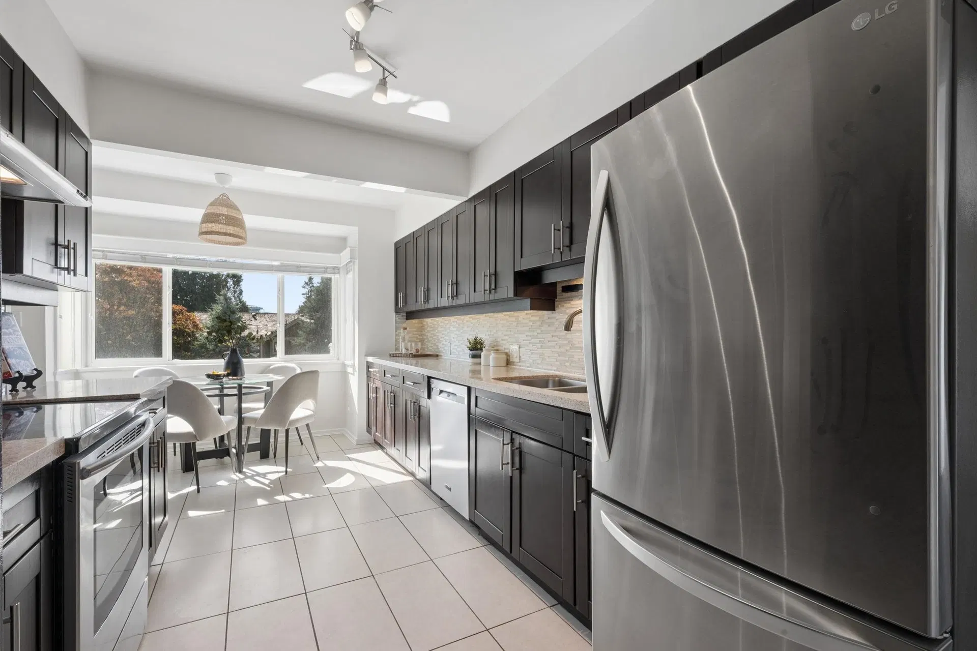 Photo 5 of 21 at 2288 Kings Avenue