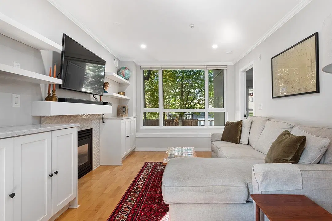 Photo 4 of 14 at #203 – 3235 W 4th Avenue