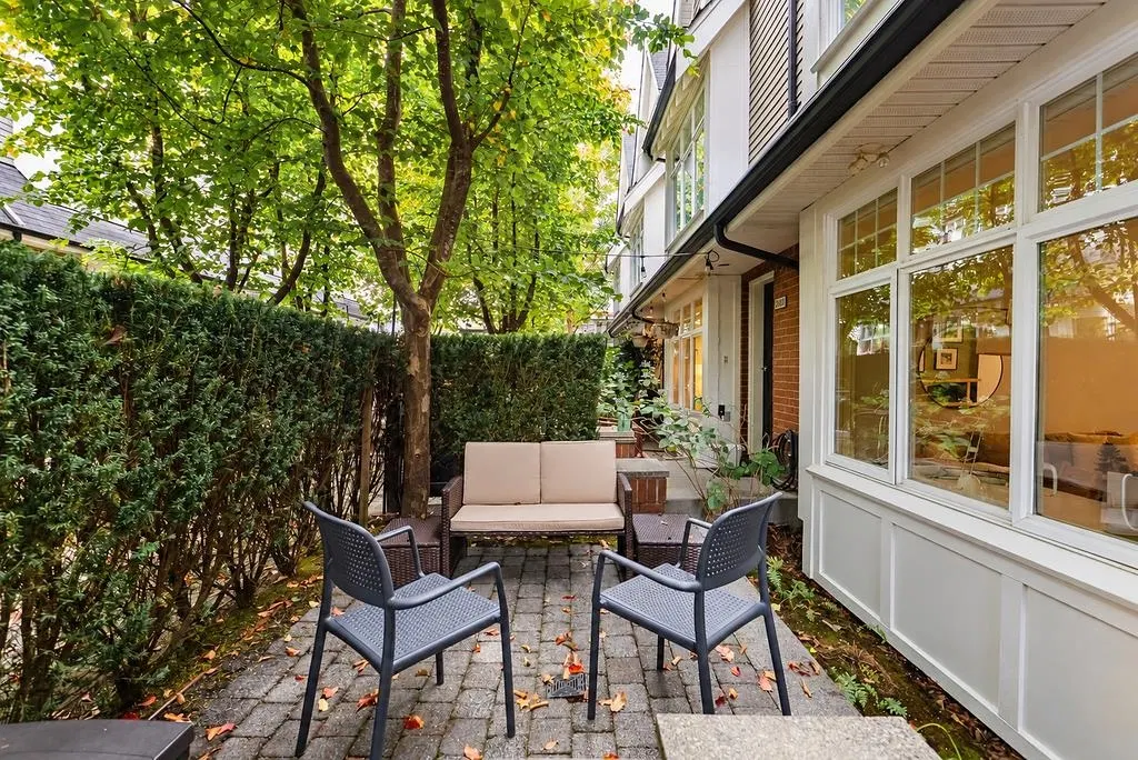 Photo 2 of 40 at 3822 Welwyn Street