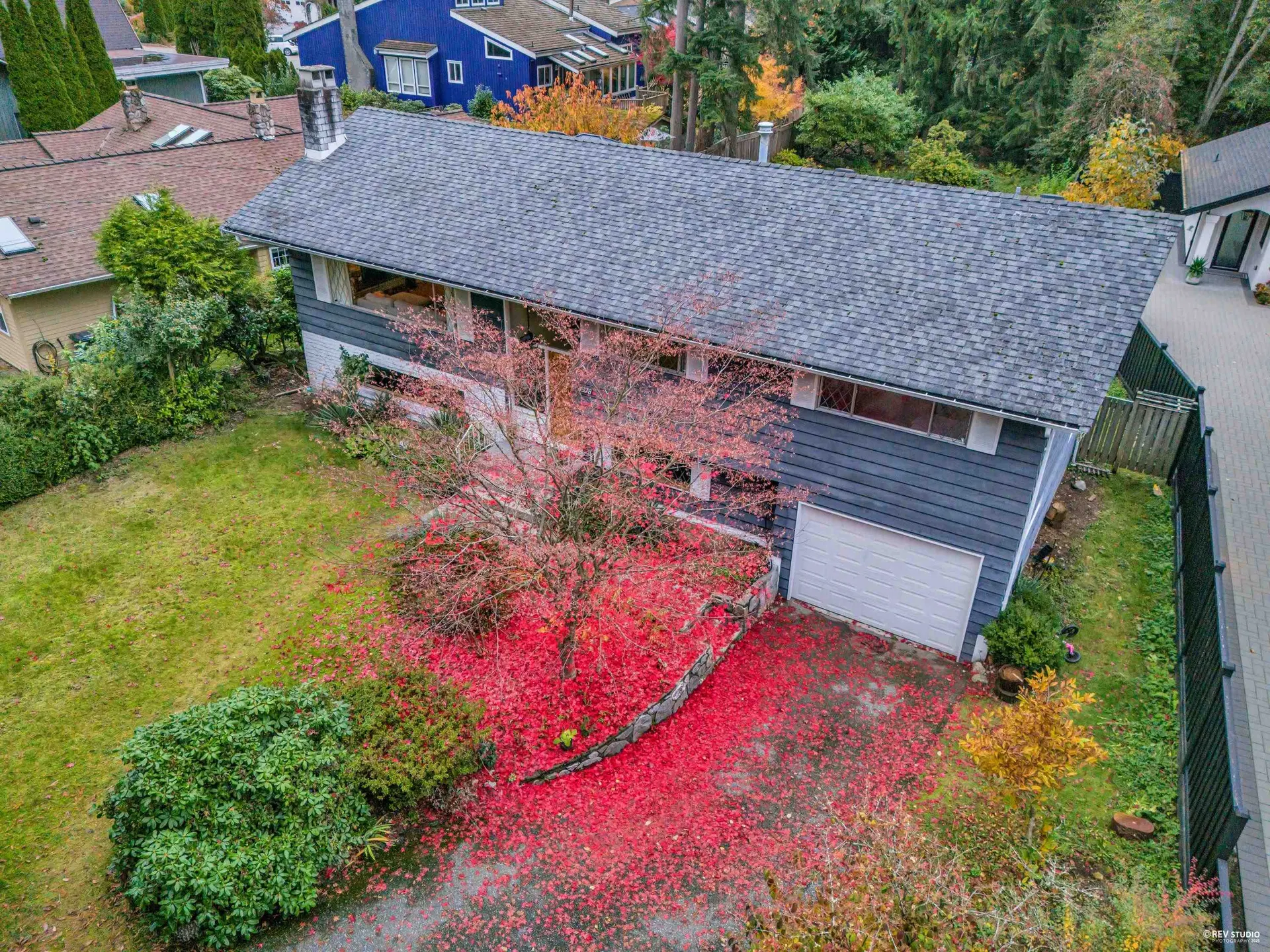 Photo 1 of 24 at 4578 Capilano Road