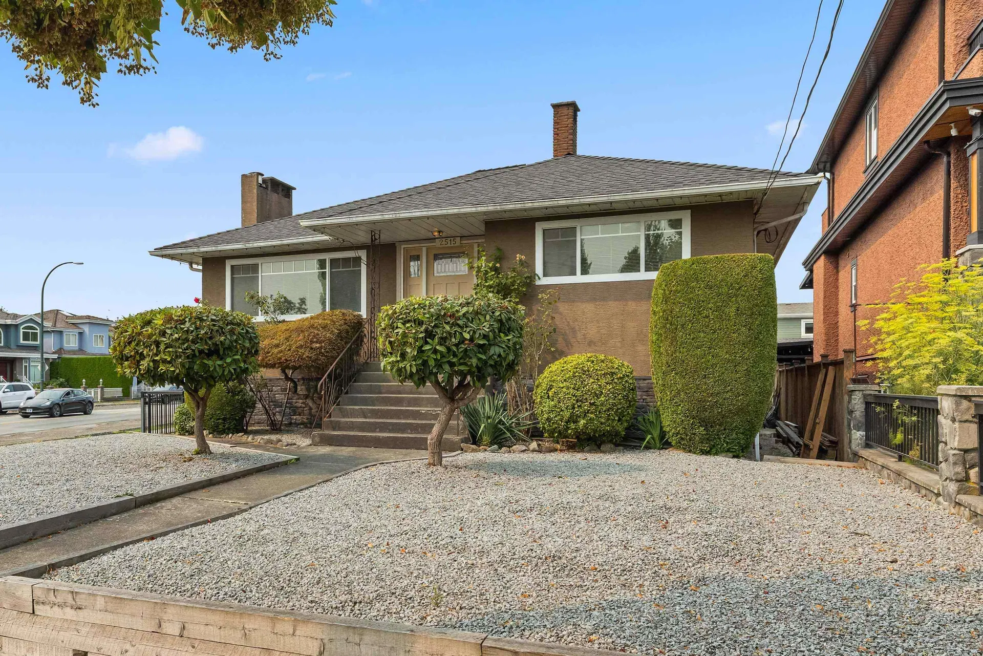 Photo 2 of 40 at 2515 E 45th Avenue