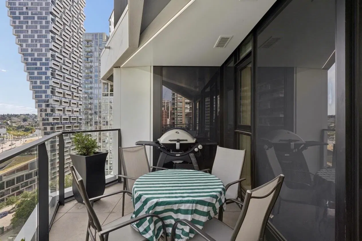 #1207 – 889 Pacific Street
