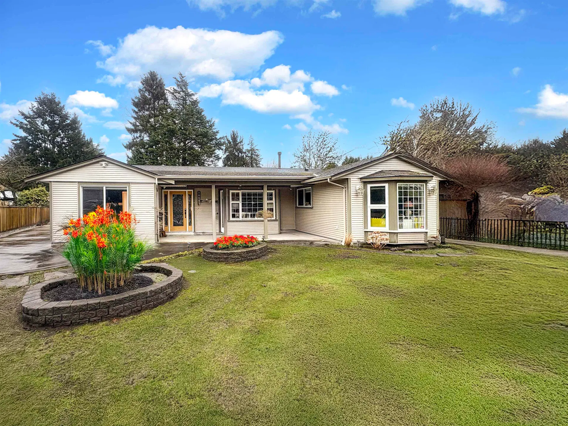 Photo 2 of 26 at 10060 Swinton Crescent